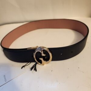 Gucci leather belt with logo buckle size 30" in VGUC